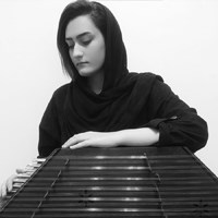 مریم منصف آموزش سنتور در رشت