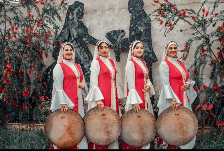 نادیا گیلان پور آموزش دف (1)