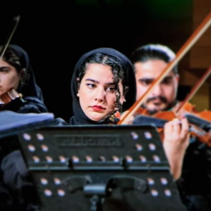 نیکی صیقلانی آموزش ویولن (2)